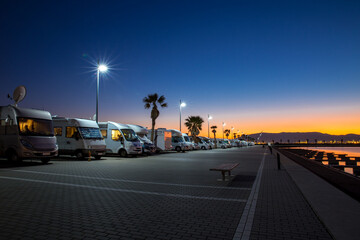Stellplatz für Reisemobile in Gibraltar Spanien bei Nacht
