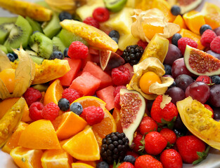 Ein Obstsalat aus vielen unterschiedlichen Exotischen Früchten.
