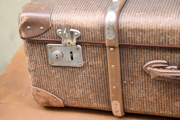 Details eines alten Koffers, so wie er vor 50 Jahren genutzt wurde.
