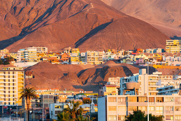Colorful houses in the dry hills at the coast of the Atacama desert in the city of Antofagasta, Chile © Jose Luis Stephens