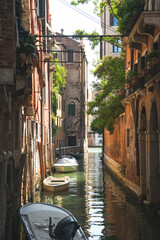 Obraz na płótnie Canvas The narrow canals of Venice