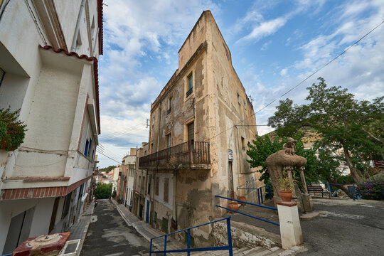 Carrer de Colera y la Fuente dels Ninots, Portbou, Alto Ampurd&aacute;n, Gerona, Catalu&ntilde;a, Spain, Europe.