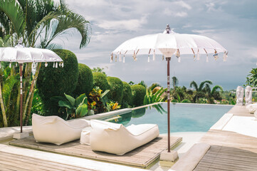 Luxus Villa mit Blumenbad in der Nähe von Ubud in Bali Indonesien