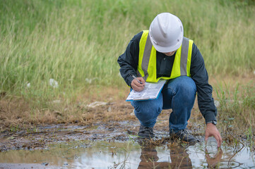 Environmental engineers inspect water quality,Bring water to the lab for testing,Check the mineral...