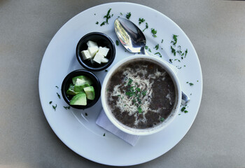 Sopa de Frijoles negros con Queso y Aguacate. Comida tipica de Guatemala.