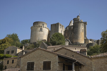 Fototapeta na wymiar Château fort de Bonaguil dans le Lot et Garonne en France 