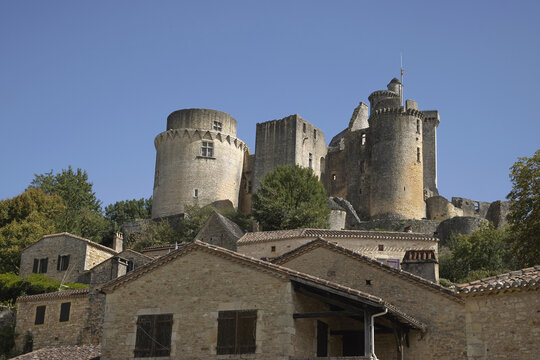 Château fort de Bonaguil dans le Lot et Garonne en France	