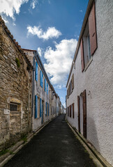 Rue résidentielle au Château-d'Oléron, Charente-Maritime, France