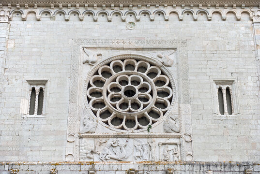 Rosone Abbazia dei Santi Felice e Mauro, Sant'Anatolia di Narco (PG)