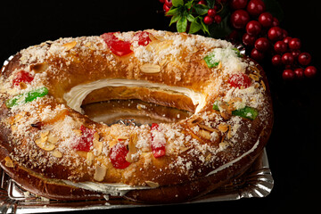 Roscón de Reyes con nata.