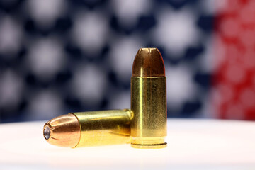 Fototapeta premium Rząd naboi do broni palnej pistoletu. Uzbrojenie państwa. 