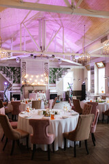 Fototapeta na wymiar Banquet hall for weddings, banquet hall with atmospheric decor