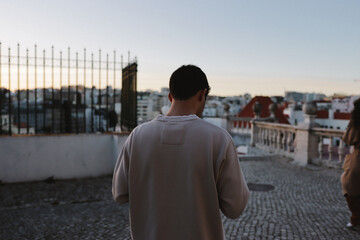 Pessoa no exterior