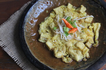 Egg tofu is one of the traditional Indonesian menus made from a mixture of tofu and eggs, usually consumed with the addition of peanut sauce and extra bean sprouts