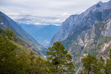 Fototapeta na wymiar Tiger Leaping Gorge, deepest mountain canyon in world, in Lijiang, Yunnan Province, China.