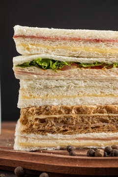 Sandwich de miga, emparedado.