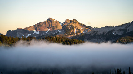 Obraz premium sunrise over the lake