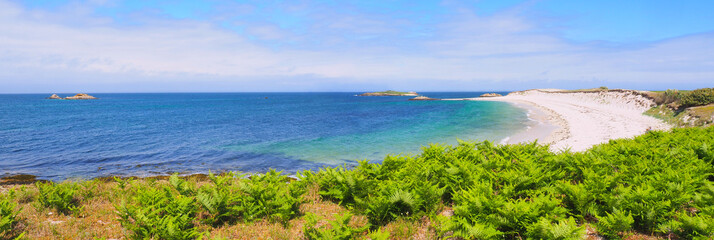 Panoramic view of the beautiful beach of Ile Saint Nicolas, main island of the famous Glénan archipelago located off the Brittany coast of Concarneau in the Morbihan department in western France