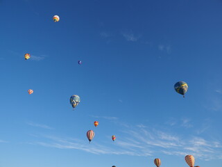 佐賀バルーンフェスタでの気球の一斉離陸の写真