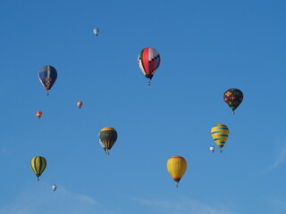 佐賀バルーンフェスタでの気球の一斉離陸の写真
