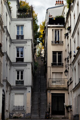 Escaleras infinitas para subir a Montmartre.