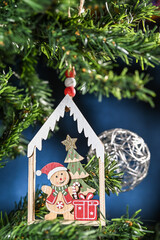 Fête religion Noel arbre sapin decoration boule pere 