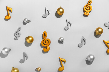 Note signs with Christmas balls on grey background