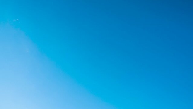 雲が抜けて晴れてゆく様子　タイムラプス映像　
Cloudscape