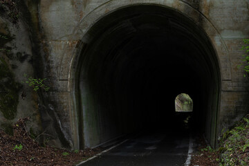 Fototapeta na wymiar 古いトンネル