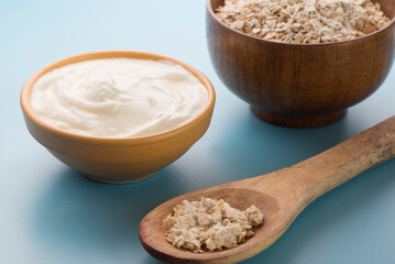 Exfoliant of natural yogurt with oats