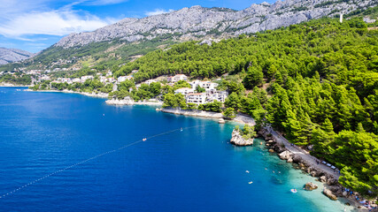 Fototapeta premium Beautiful beach near Brela town, Dalmatia, Croatia.Makarska riviera, famous landmark and travel touristic destination in Europe