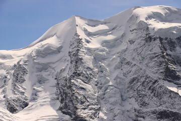 Majestätischer Riese der Bernina-Alpen im Spätsommer 2022; Blick vom Munt Pers zum Piz Palü (Ost- und Mittelspitze 3900m)
