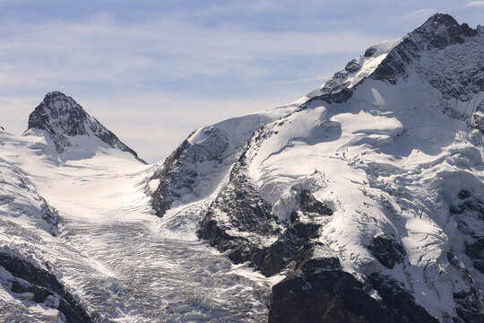 Riesen der Ostalpen im Sp&auml;tsommer 2022; Crast' Ag&uuml;zza  (3854m) und Piz Bernina (4049m) vom Munt Pers gesehen
