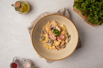 Portion of gourmet alfredo pasta with chicken and mushrooms