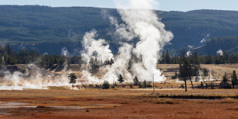 Fototapeta premium Grand Prismatic spring at Yellowstone National Park. USA.