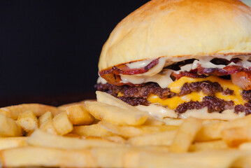 hamburguesa con papas detalle