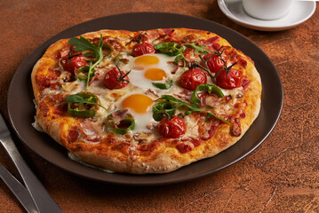 breakfast pizza with eggs