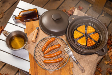 手作り燻製　Homemade smoked food at the campsite