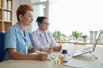 Obraz premium Online Meeting on New Treatment