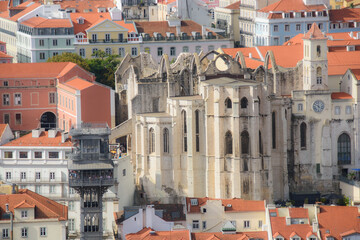 Fototapeta na wymiar View of the city of Lisbon in Portugal and its architecture from the St-Georges Castle