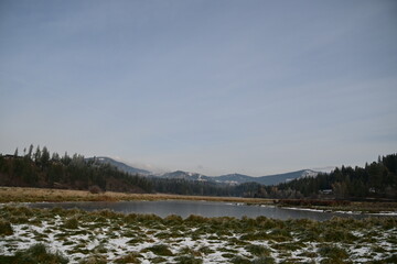 Naklejka premium landscape with lake and mountains