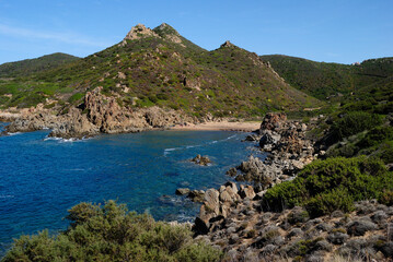 Obraz premium La spiaggia di Cala Faa e la sua costa