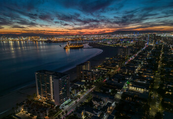 Obraz premium Long Beach city at dusk 