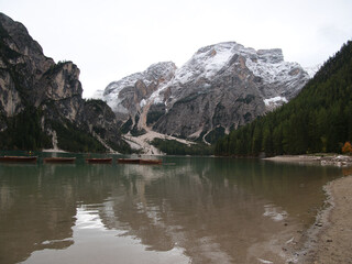 Fototapeta premium A gloomy autumn morning on the shores of Lake Braies. Dolomites, Italy.