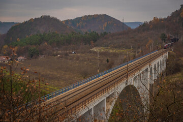 Obraz premium Big viaduct over valley of river Libochovka in autumn cloudy day