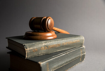 Judge's gavel and books
