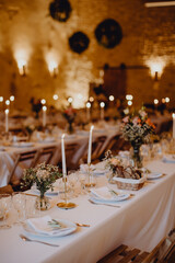 Salle de réception décorée pour les festivités