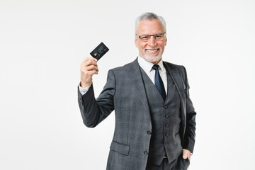 Naklejka premium Successful caucasian mature senior businessman ceo boss professor customer using credit card for e-banking e-commerce, online shopping, loan and cashback isolated in white background