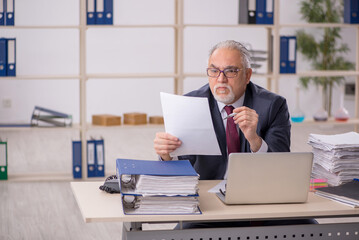 Fototapeta premium Old male boss working in the office
