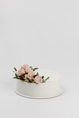 Fototapeta na wymiar white wedding cake decorated with flowers